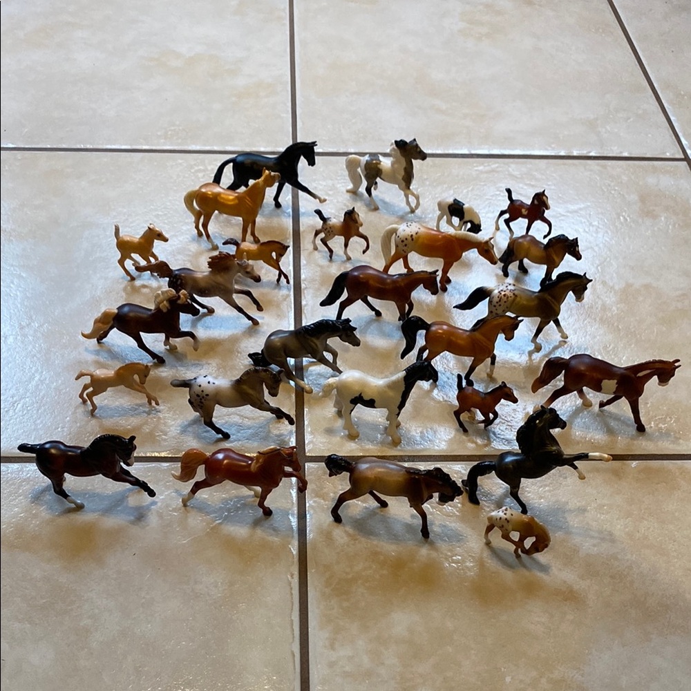 *Set of 26* Breyer Stablemates Collectible Horse Figurines